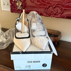 Steve Madden Cream and Black Valerie sandal New in box size 7